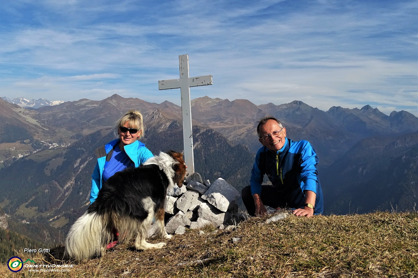 05 Pizzo Badile brembano,vetta con croce (2044 m).JPG